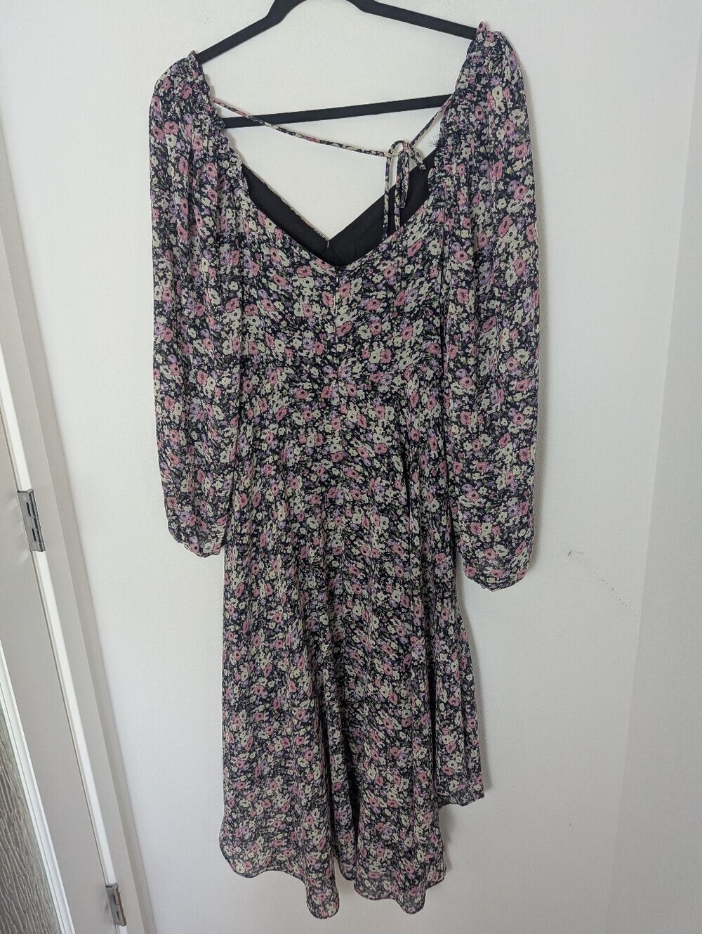 ASTR The Label Dress Women's Small Black Floral Puff Sleeve Fit And Flare EUC - Picture 5 of 13